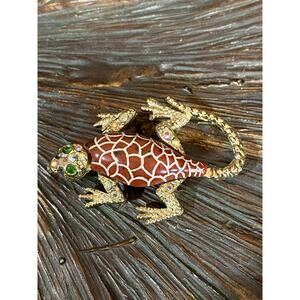 VINTAGE GOLD TONE ENAMEL AURORA BOREALIS GLASS LIZARD BROOCH